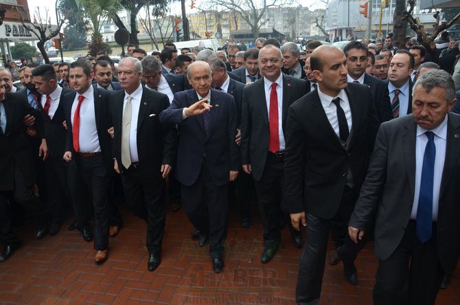 MHP LİDERi DEVLET BAHÇELİ AKHİSARLILAR İLE BULUŞTU